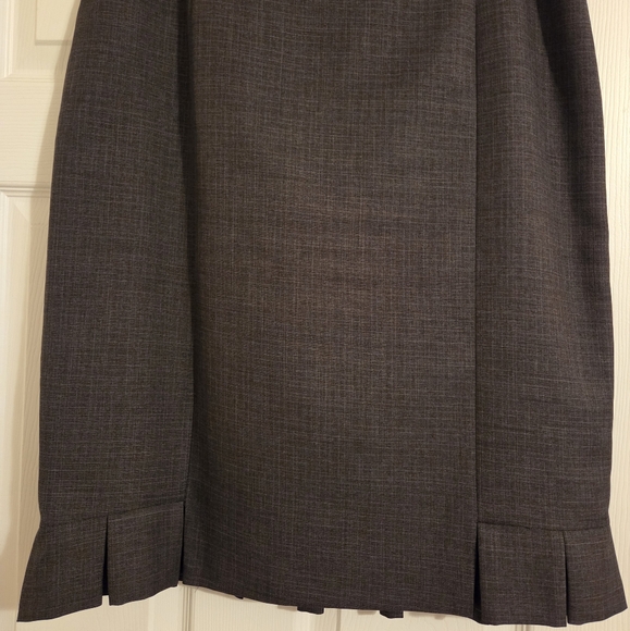 Evan-Picone Ladies Suit - Picture 3 of 7